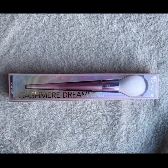 Real Techniques Other - Cashmere Dreams Makeup Brush